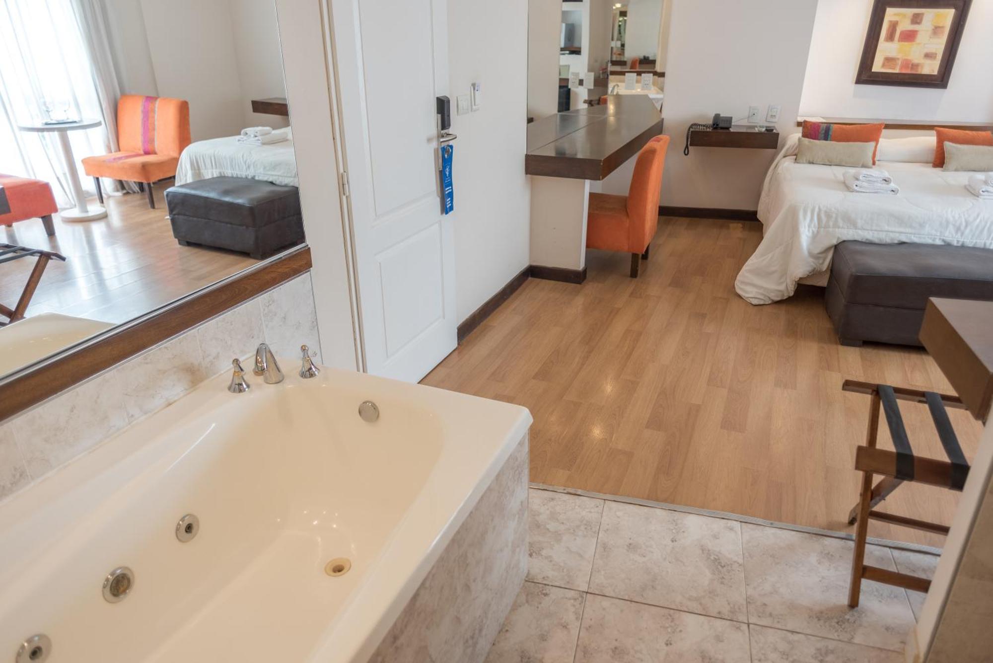 Resort y Spa Santa Cecilia Uno Вила Карлос Пас Екстериор снимка